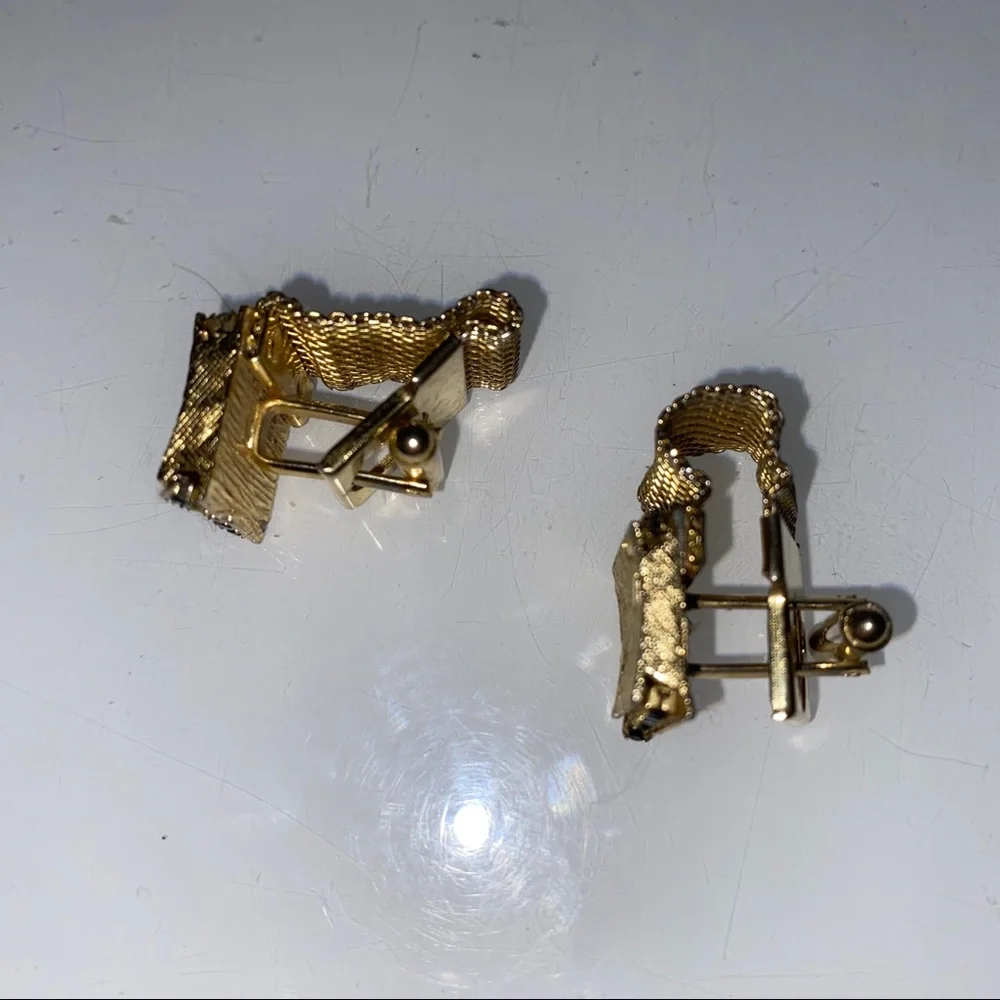 Vintage gold toned‎ cuff links with matching pin